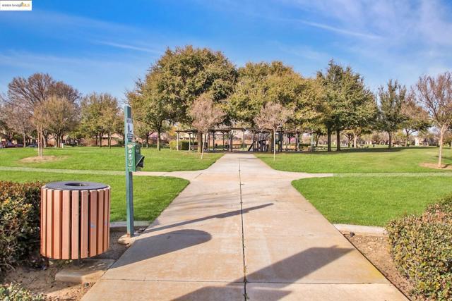 3050 Browning Ct, Brentwood CA: https://media.crmls.org/mediaz/b6216127-358d-48eb-83d2-f9c2c14e4662.jpg