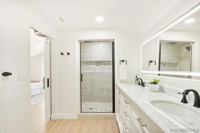 9956 Cummins Pl, San Diego CA: https://media.crmls.org/mediaz/b6216c61-2be4-4334-a238-523793c0789a.jpg