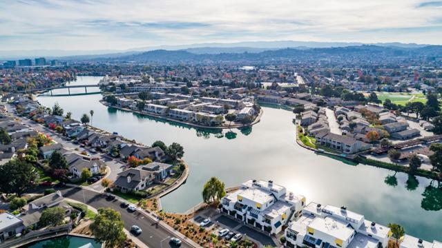 840 Sea Spray Lane, Foster City CA: https://media.crmls.org/mediaz/b6217ee7-a074-4378-aa91-b9f153f90220.jpg