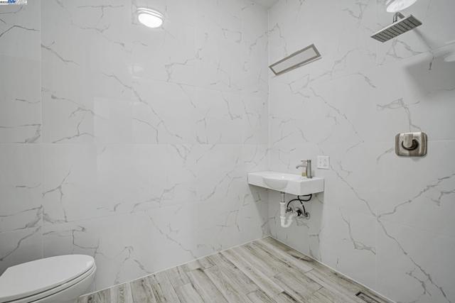 3920 Gravenstein Hwy, Sebastopol CA: https://media.crmls.org/mediaz/b62188f3-a777-4f3e-ac3f-aa31bae695c3.jpg