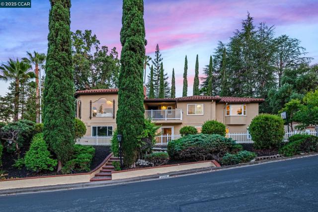 3698 De Rosa Ct, Concord CA: https://media.crmls.org/mediaz/b6225700-9433-4a14-8bdf-e0de15a5157b.jpg