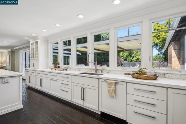 12994 Hawkins Dr, San Ramon CA: https://media.crmls.org/mediaz/b6228ba3-d2eb-4936-9747-b341602cb564.jpg