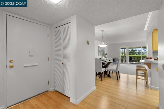 1256 Skycrest Dr, Walnut Creek CA: https://media.crmls.org/mediaz/b622c301-4b16-497d-8c76-e32843a52823.jpg