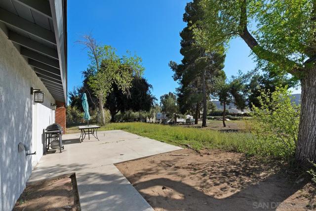 24567 Adams Ave, Murrieta CA: https://media.crmls.org/mediaz/b622e481-cab4-491e-94d6-5c4e03897b3c.jpg