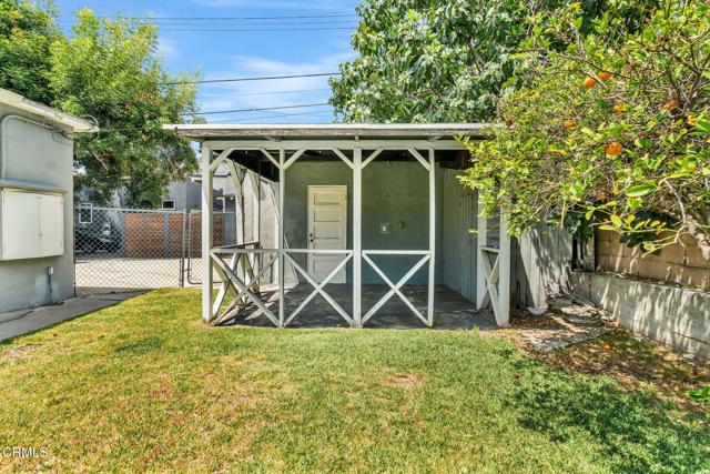 4419 4419 1/2 Corliss Street, Los Angeles CA: https://media.crmls.org/mediaz/b6235500-644a-46ae-aeb3-6e1737b58fcb.jpg