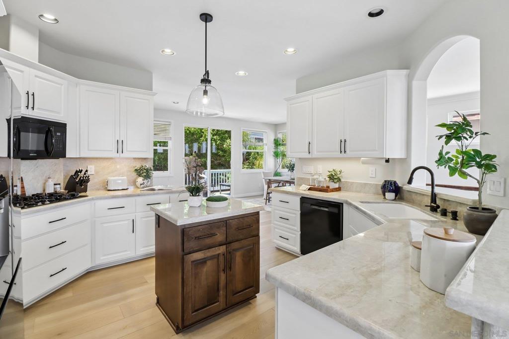 2410 Geranium St - photo 17