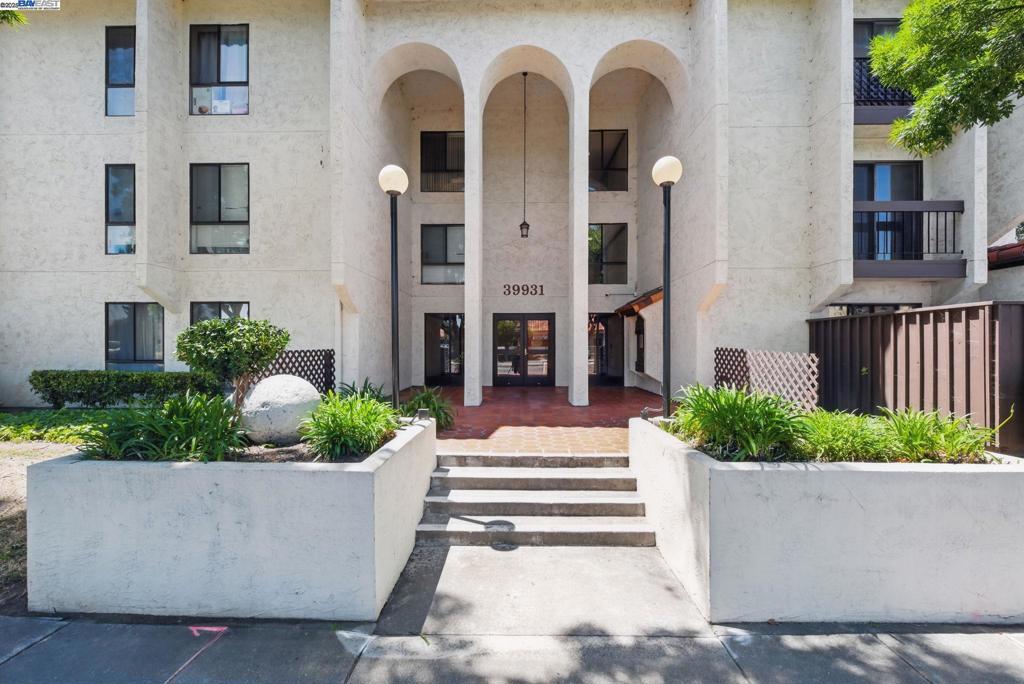 39931 Cedar Blvd #301