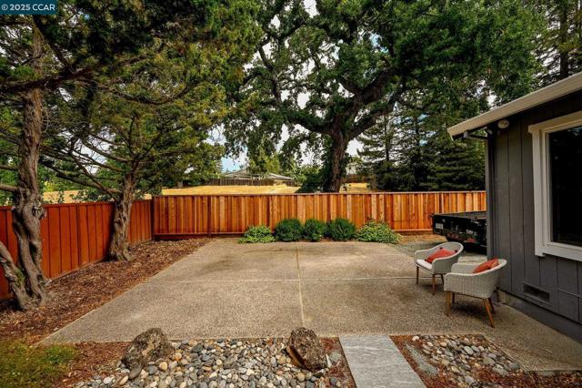 101 Stowbridge Ct., Danville CA: https://media.crmls.org/mediaz/b623e5f3-f1a4-4172-b1f8-315f607d52de.jpg