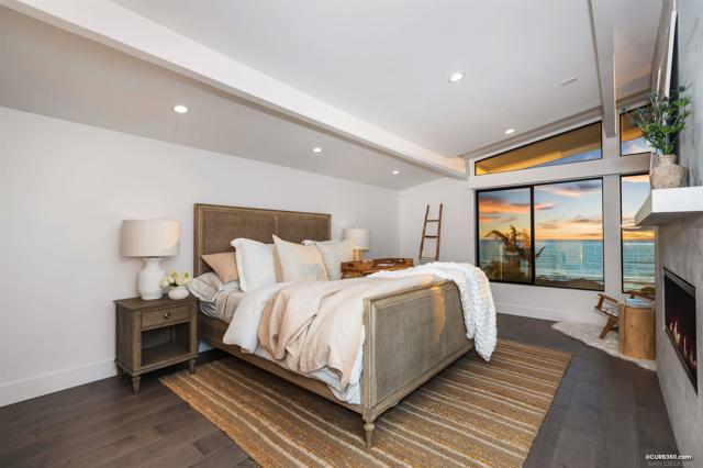 5527 Calumet Ave, La Jolla CA: https://media.crmls.org/mediaz/b624527d-e740-4c3c-a378-bb191e743e90.jpg