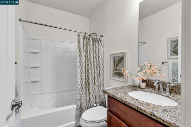6983 Alamo Creek Trl, Dublin CA: https://media.crmls.org/mediaz/b62456c0-59c0-4a10-aa0d-1cb66471467c.jpg