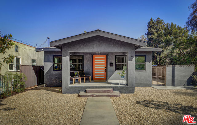 2634 Rich Street, Los Angeles CA: https://media.crmls.org/mediaz/b6253711-b1b7-495a-96d7-b4c31eb70410.jpg