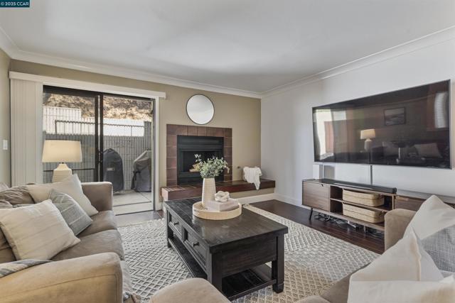 321 Via Cordova Ln, Martinez CA: https://media.crmls.org/mediaz/b625c4ae-2148-4b9e-b436-fc04cf6c16ed.jpg