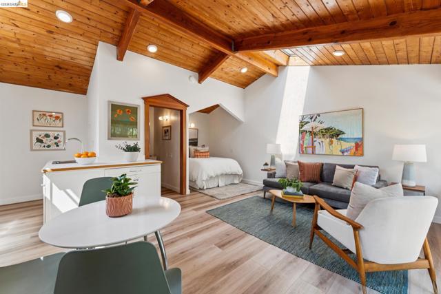 Image 50 of 60 For 2035 Francisco St