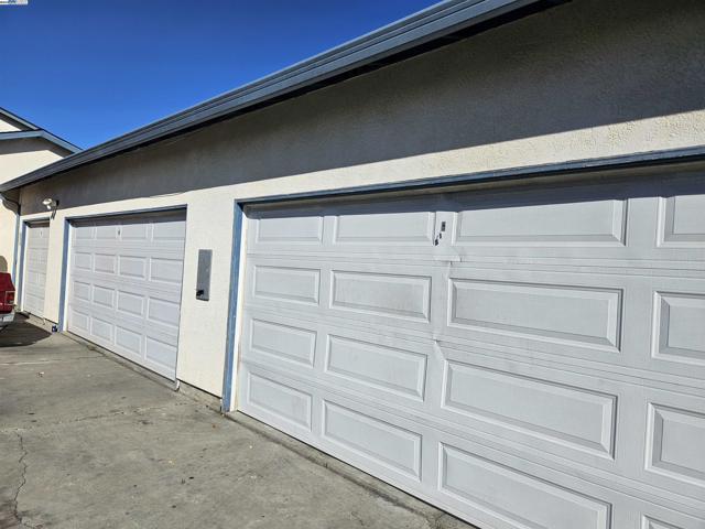 37051 Walnut St, Newark CA: https://media.crmls.org/mediaz/b6260a97-70d7-4b2b-a5fd-a32486bfe234.jpg