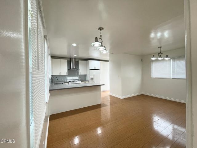 Detail Gallery Image 2 of 11 For 7452 Sylmar Ave, Van Nuys,  CA 91405 - 3 Beds | 2 Baths