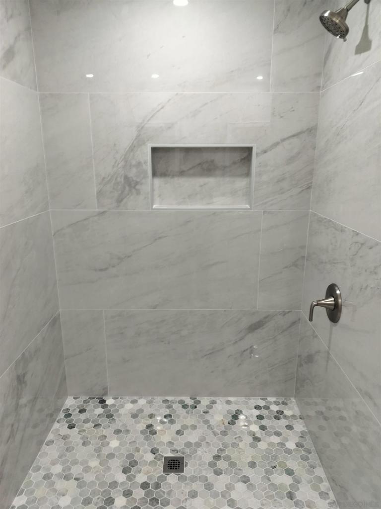 https://media.crmls.org/mediaz/b62715b4-b9e3-49f6-a684-c386c7ec8f73.jpg?preset=X-Large