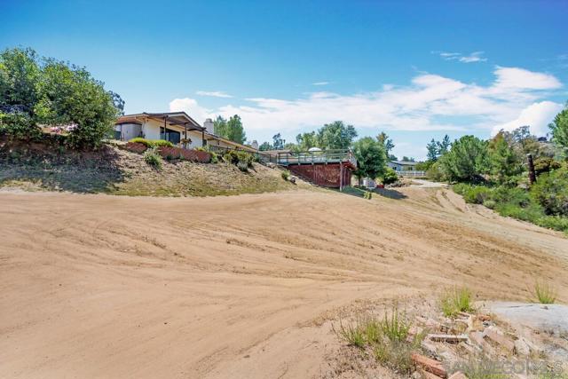 3176 Via Viejas, Alpine CA: https://media.crmls.org/mediaz/b627473d-90e3-4299-b41a-c9c63292f096.jpg