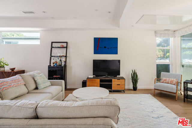 1931 Griffith Park Boulevard, Los Angeles CA: https://media.crmls.org/mediaz/b627756d-5125-466d-9cb0-a738a82a0ee5.jpg