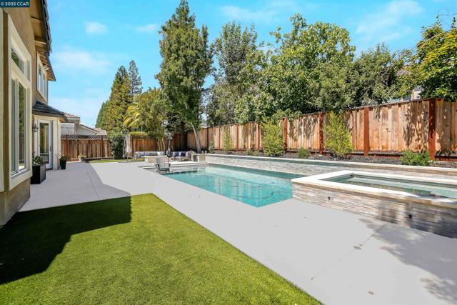 139 Shelterwood Ln, Danville CA: https://media.crmls.org/mediaz/b627bff7-b7ea-4c3c-87ae-0e42b20270c3.jpg