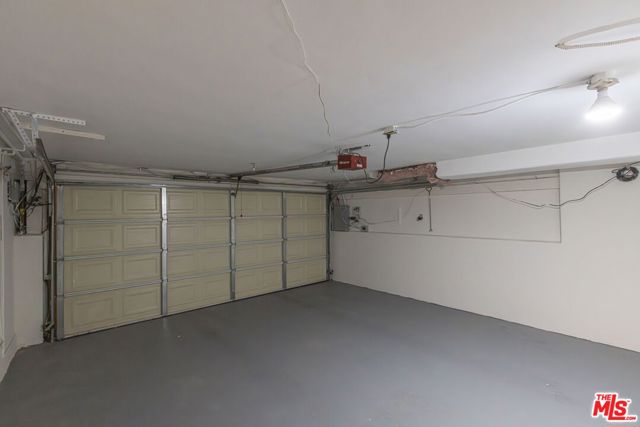2547 Canyon Drive, Los Angeles CA: https://media.crmls.org/mediaz/b627e12e-b9b0-42d8-9c16-697aa52cf163.jpg