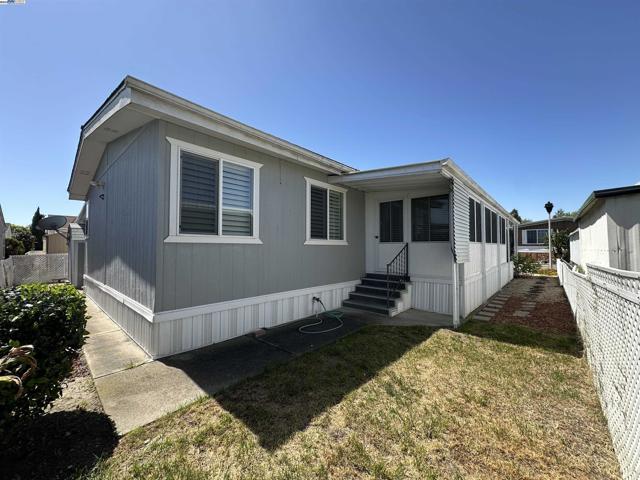 28952 Whitecliff Rd., Hayward CA: https://media.crmls.org/mediaz/b6281feb-9174-4a19-a4b2-9ae1514bef55.jpg