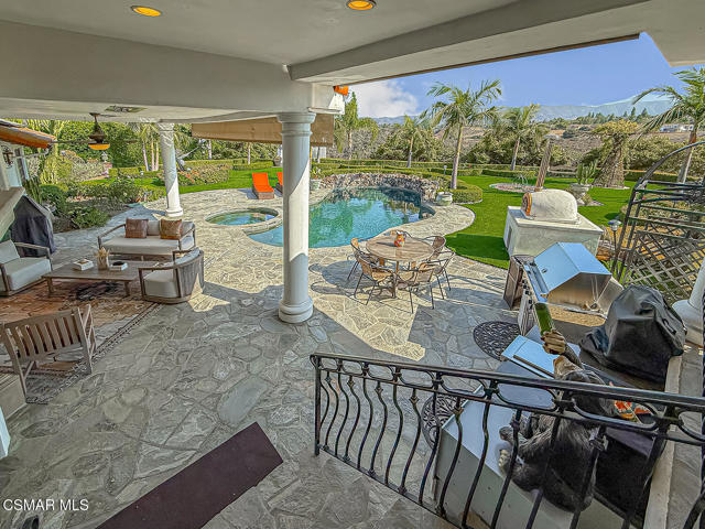 1832 Calle Salto, Thousand Oaks CA: https://media.crmls.org/mediaz/b6289728-2bcb-4f97-88a1-ca1a940c60b2.jpg