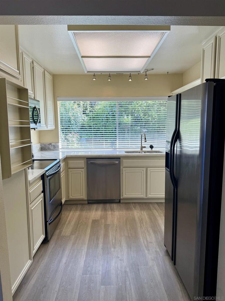 11195 Madrigal St - photo 8
