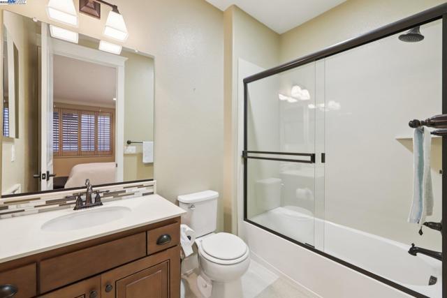 3885 Highpointe Ct, Dublin CA: https://media.crmls.org/mediaz/b629045b-5b56-474c-866f-d3bae66ab580.jpg