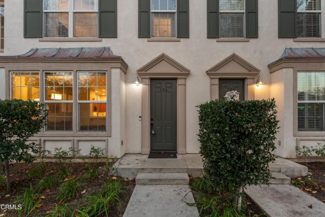 27072 Victoria Lane, Valencia CA: https://media.crmls.org/mediaz/b629a4f4-2399-45d0-acf3-853561ac6e16.jpg