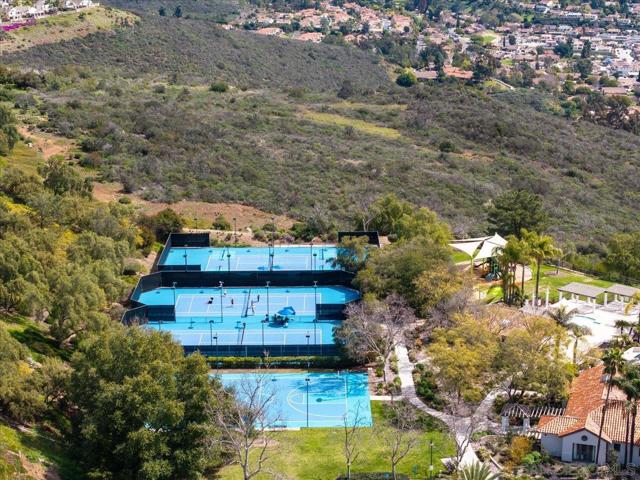 2412 Starlight Gln, Escondido CA: https://media.crmls.org/mediaz/b629fe2f-31c3-4f51-b3f7-d108a6acce33.jpg