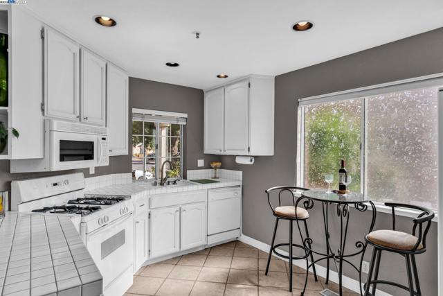 5473 Rainflower Dr, Livermore CA: https://media.crmls.org/mediaz/b62a869c-9459-422a-9f72-140ae1fb40e5.jpg