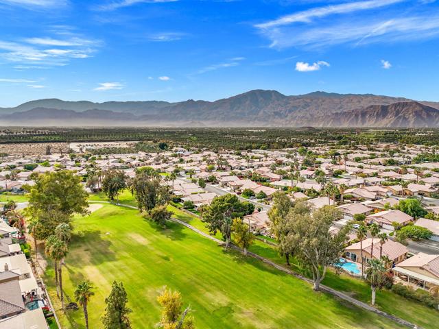 49620 Lincoln Drive, Indio CA: https://media.crmls.org/mediaz/b62add58-5eb1-45b7-a3a6-0f54da0c18f7.jpg