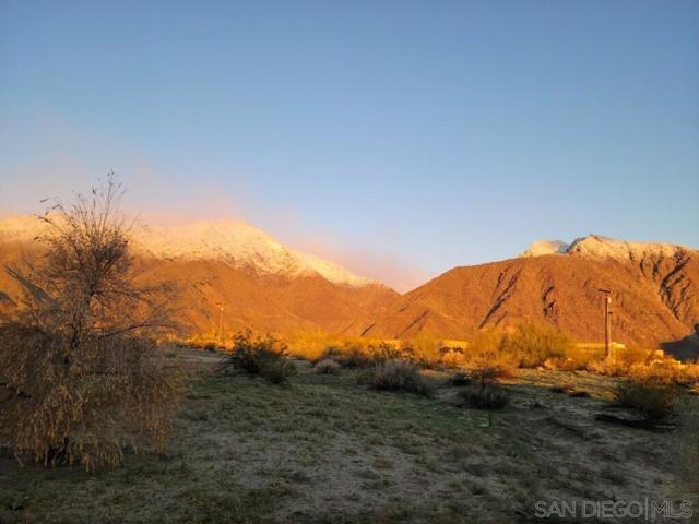 341 Ocotillo Cir, Borrego Springs CA: https://media.crmls.org/mediaz/b62b0ba2-44b4-46cf-bd1c-f30d74113469.jpg