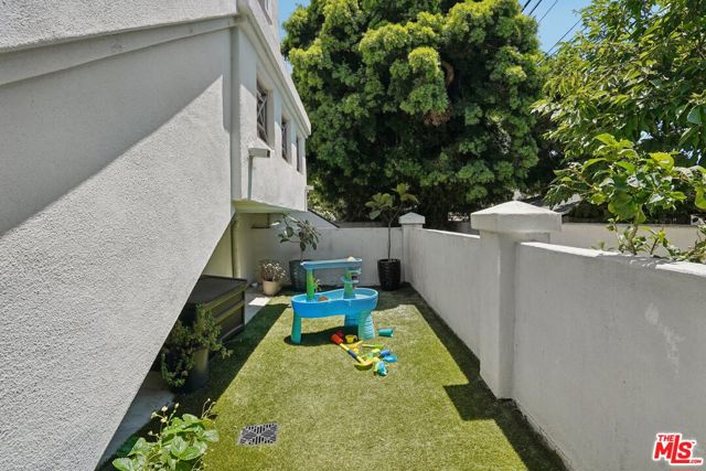 1751 Barry Avenue, Los Angeles CA: https://media.crmls.org/mediaz/b62ba3f8-f227-40b1-99d0-d047f032b2d0.jpg
