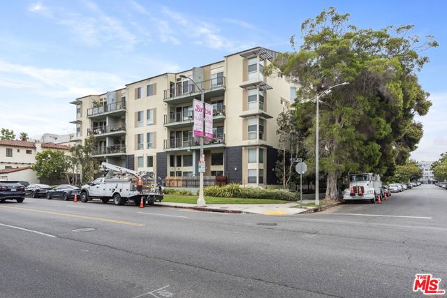 600 S Ridgeley Drive, Los Angeles CA: https://media.crmls.org/mediaz/b62bad26-dd7e-4b32-9c7c-bf8b91d61af5.jpg