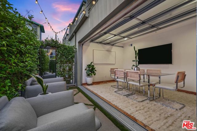 512 Brooks Avenue, Venice CA: https://media.crmls.org/mediaz/b62c1a62-48d6-4f83-a8f0-ea6089098690.jpg