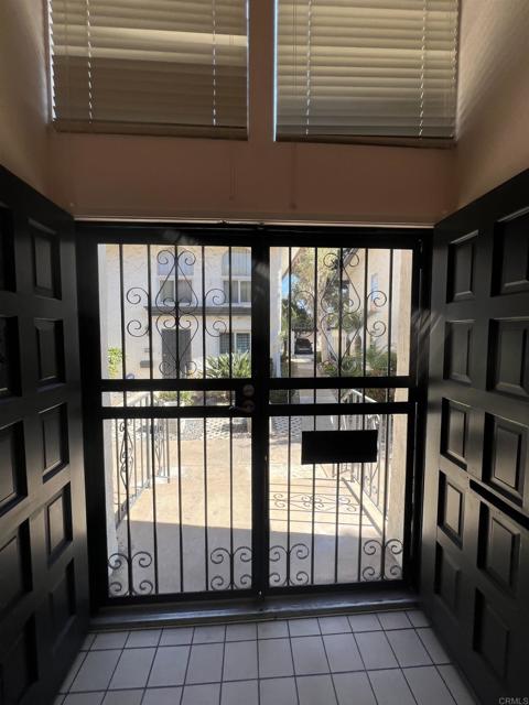 Detail Gallery Image 4 of 16 For 4241 Loma Riviera Ln, San Diego,  CA 92110 - 3 Beds | 2 Baths