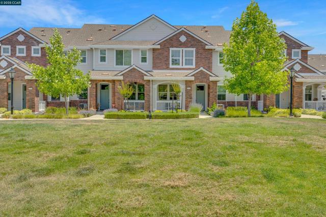 1734 Catalina Ct, Livermore CA: https://media.crmls.org/mediaz/b62cbf7a-dc24-4ab6-b812-b23214bf437e.jpg