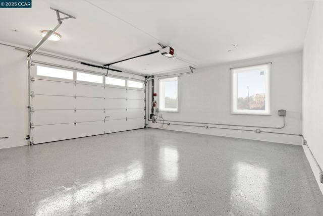 102 Barbara Rd, Orinda CA: https://media.crmls.org/mediaz/b62d4348-9fc9-406f-91a7-9dcba44b6bcf.jpg