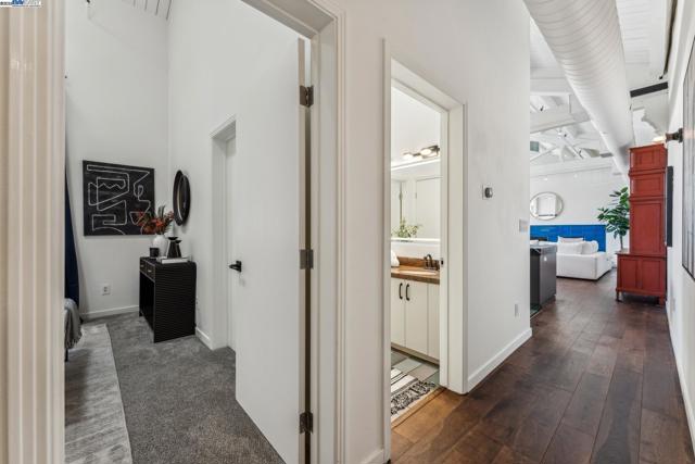 311 4th St, Oakland CA: https://media.crmls.org/mediaz/b62e1c15-00ac-42a8-92ff-8e05475f78ff.jpg