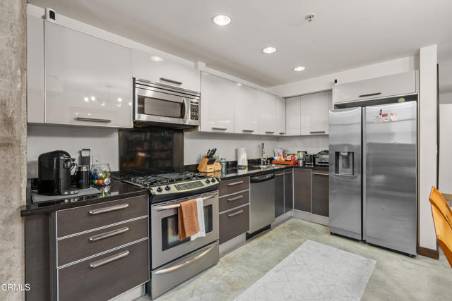 35 N Raymond Avenue, Pasadena CA: https://media.crmls.org/mediaz/b62e4808-9e9b-4006-a899-3285f11bb0a0.jpg