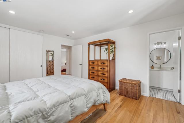 1233 Broadway, Alameda CA: https://media.crmls.org/mediaz/b62e8b1f-1d7b-4b17-b509-1101a87c0573.jpg