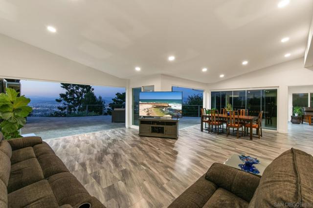 5030 Helix Ter, La Mesa CA: https://media.crmls.org/mediaz/b62ea799-ea2f-47d6-8f76-f8e20f809361.jpg