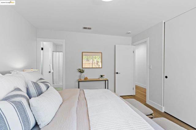 34841 Potomac River Pl, Fremont CA: https://media.crmls.org/mediaz/b62fc7f6-6952-454c-8a10-149a50a58574.jpg