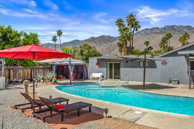526 N Sunset Way, Palm Springs CA: https://media.crmls.org/mediaz/b6301b4b-309e-42c7-a3d5-18312b2e364c.jpg