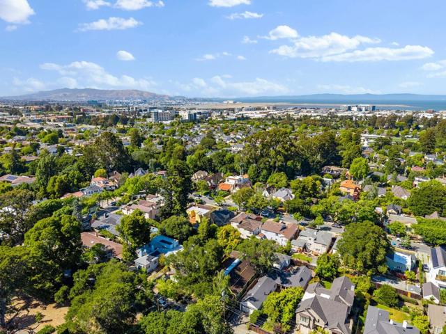 1547 Columbus Avenue, Burlingame CA: https://media.crmls.org/mediaz/b6307153-fb8c-403c-97dc-521bf1bea047.jpg