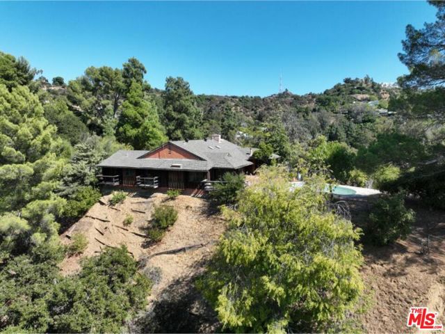 9595 Lime Orchard Road, Beverly Hills CA: https://media.crmls.org/mediaz/b6309df7-d80e-47db-b376-6a060dcb1c57.jpg