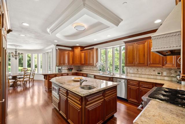 12690 Dianne Drive, Los Altos Hills CA: https://media.crmls.org/mediaz/b630d656-3583-462e-85e1-719fc53dbe17.jpg