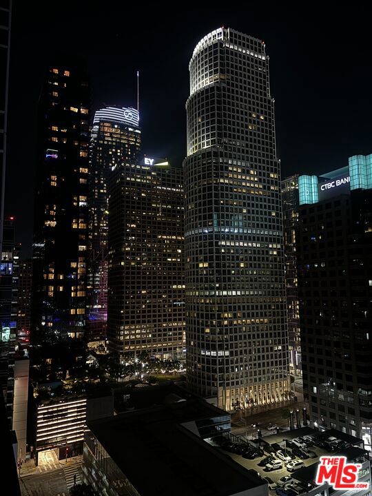 https://media.crmls.org/mediaz/b631008a-3641-4794-a5bd-01977600669c.jpg?preset=X-Large