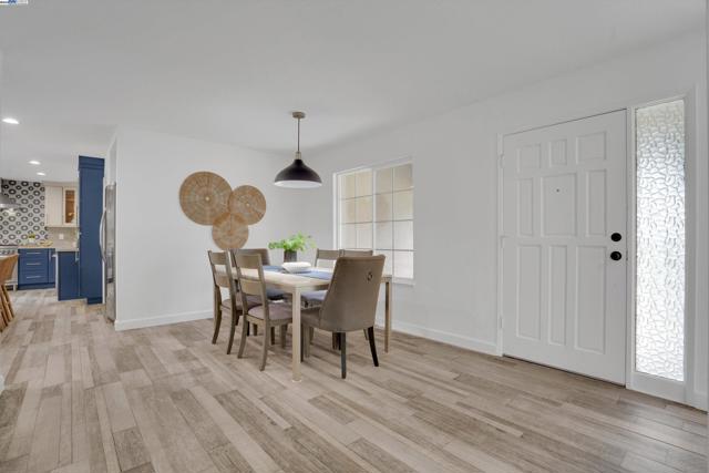 3644 Ashwood Drive, Pleasanton CA: https://media.crmls.org/mediaz/b631c911-ed3b-45e5-a914-3566e3dcf38c.jpg